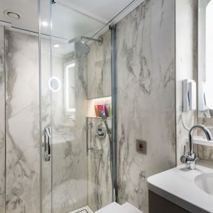 Crystal Debussy - River Suite Bathroom